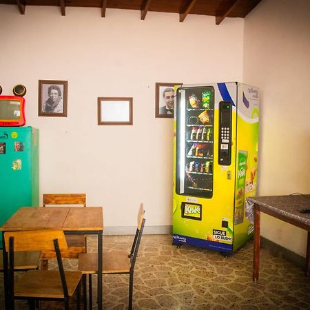 Casa Almarita - Hostal, Bar Y Restaurante Medellín Exterior foto
